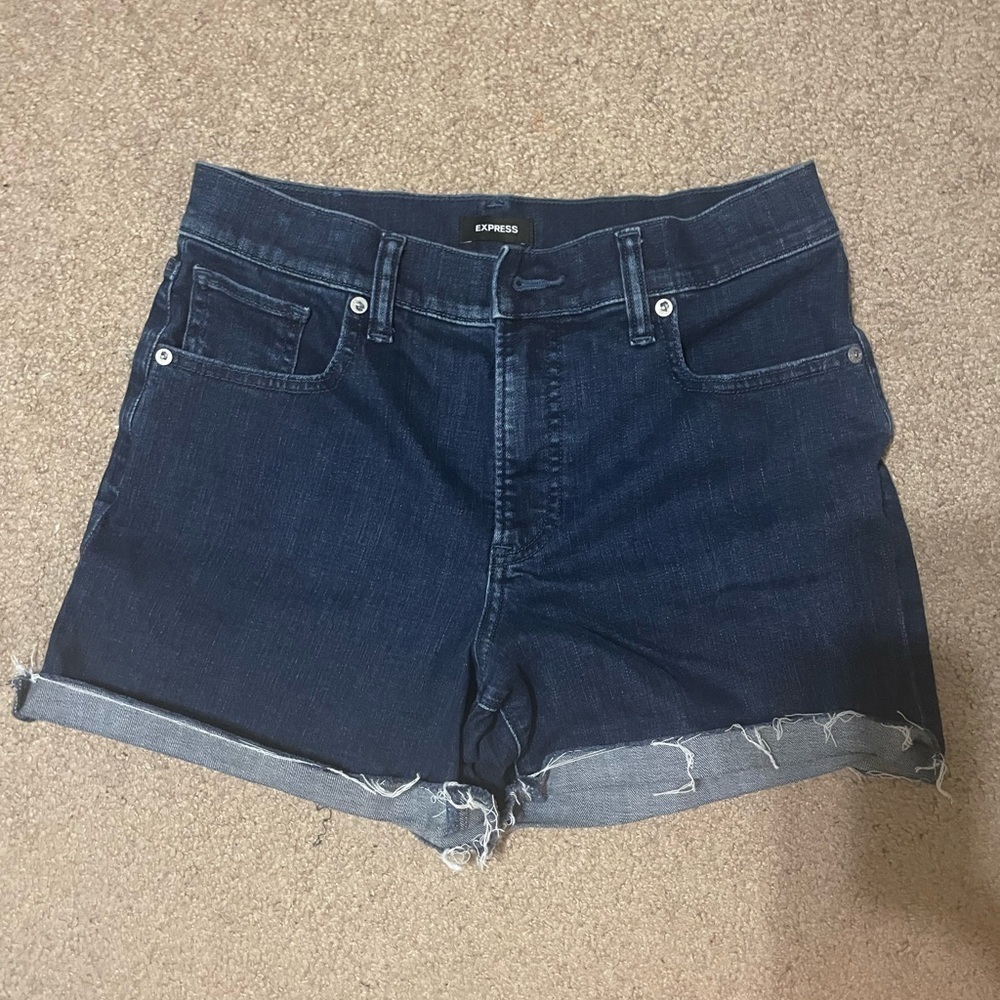 Express distressed Shortie Mid Rise Shorts size 4